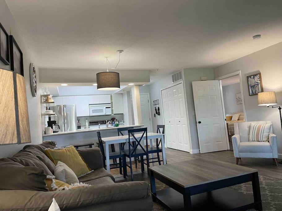 New Owner Special/newly Updated Beautiful Apartment