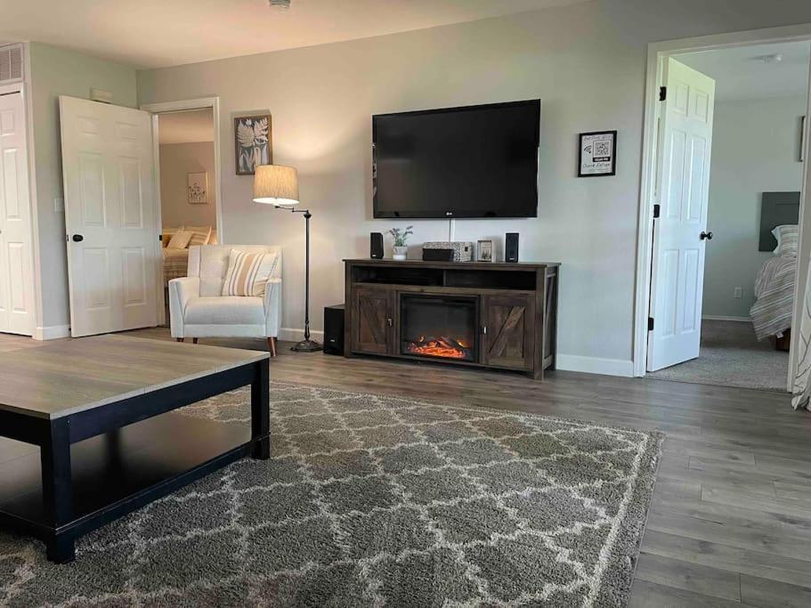 Apartment New Owner Special/newly Updated Beautiful *
