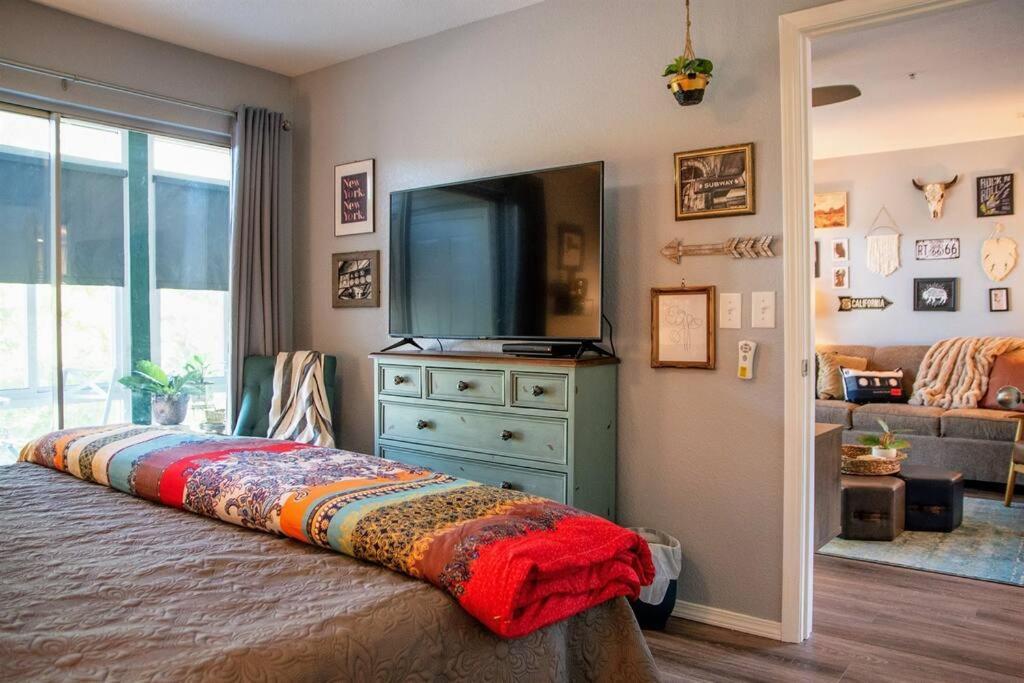 The Bandwagon- Newly Remodeled Near Lake Taneycomo Apartment Branson