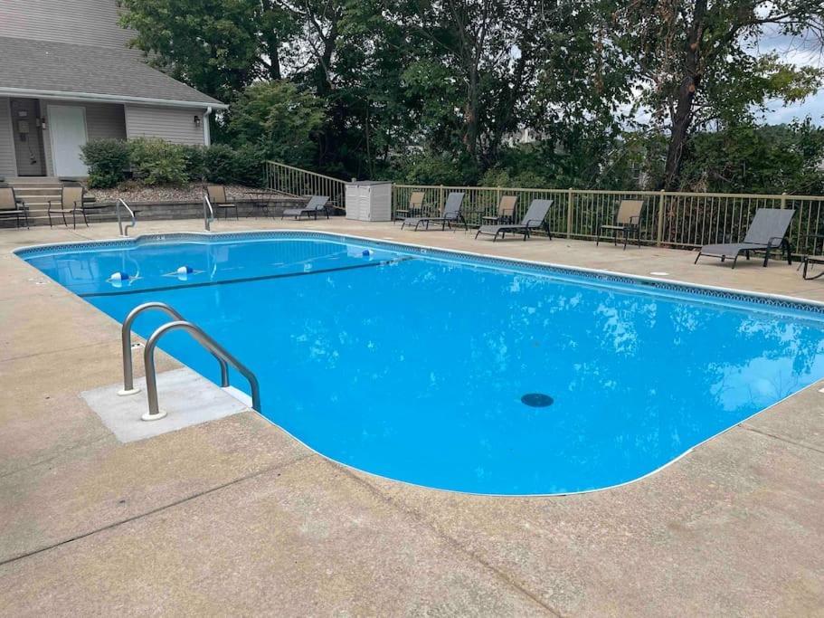 New Owner Special/newly Updated Beautiful Apartment Branson