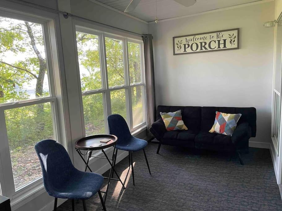 Apartment New Owner Special/newly Updated Beautiful *