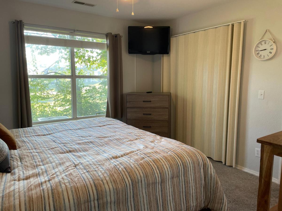 New Owner Special/newly Updated Beautiful Apartment Branson