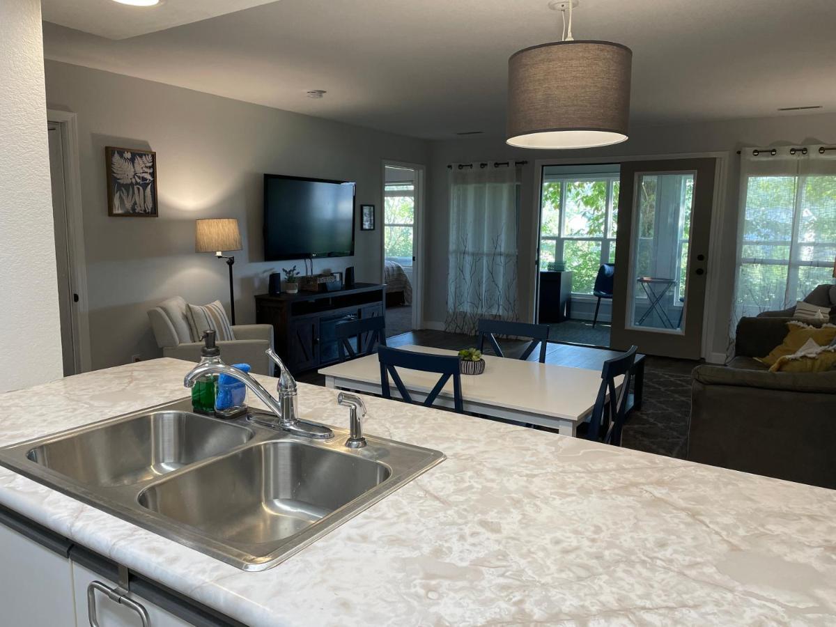 Apartment New Owner Special/newly Updated Beautiful