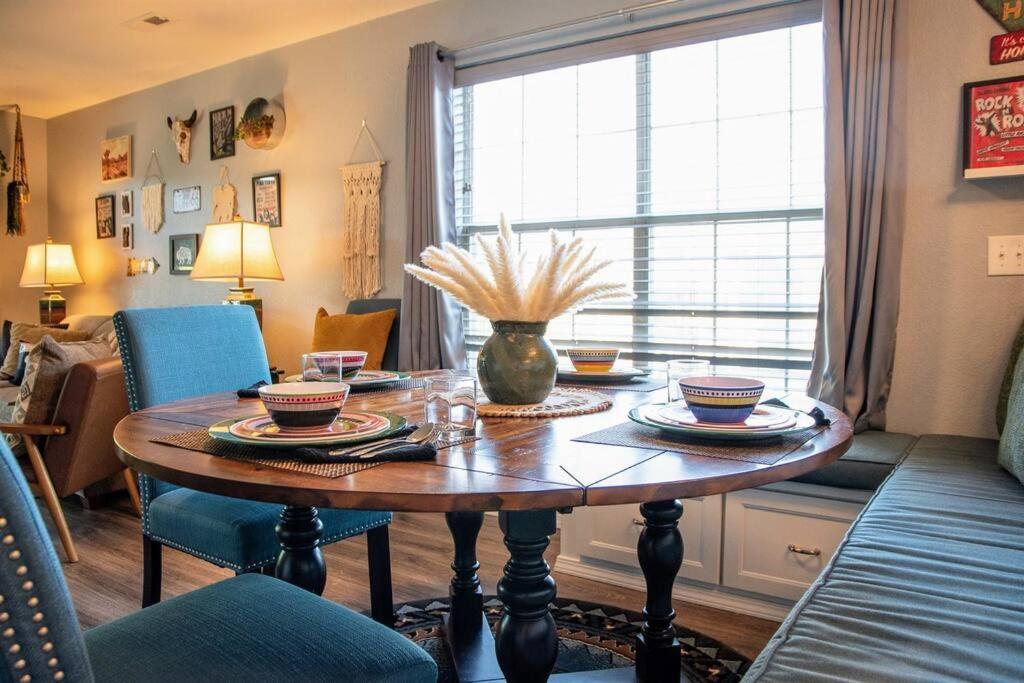 The Bandwagon- Newly Remodeled Near Lake Taneycomo *