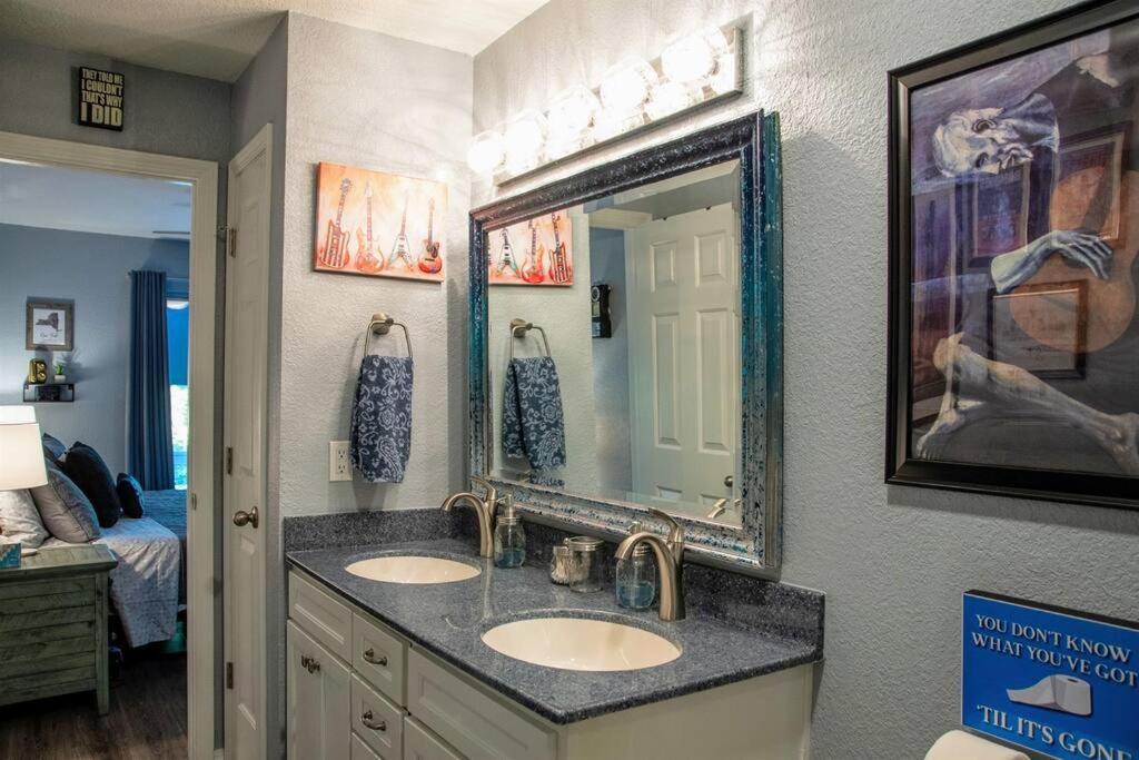 The Bandwagon- Newly Remodeled Near Lake Taneycomo Apartment *