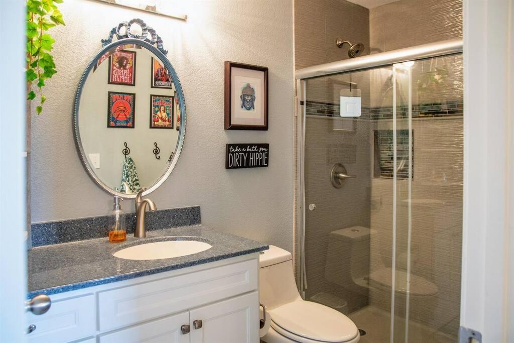 The Bandwagon- Newly Remodeled Near Lake Taneycomo Apartment
