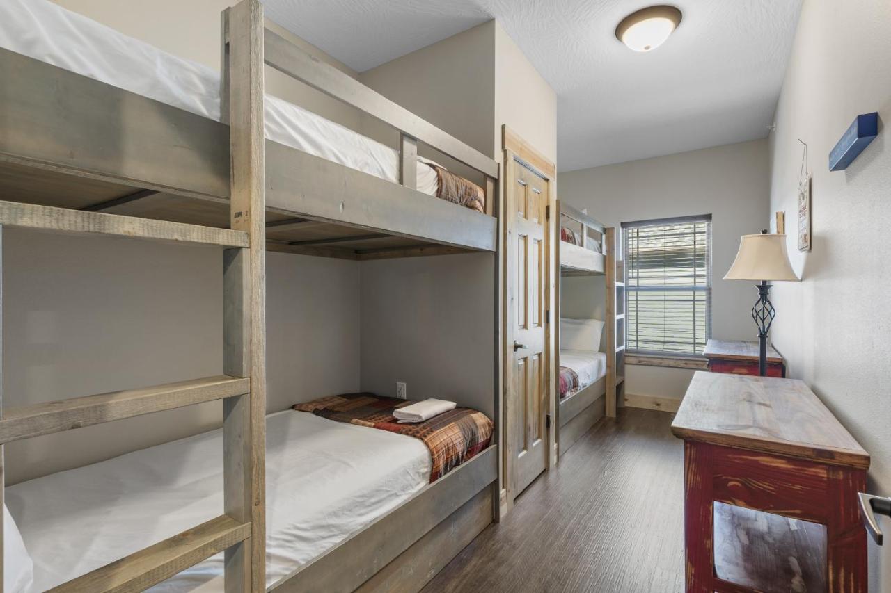 Lakefront Haven Lodge *
