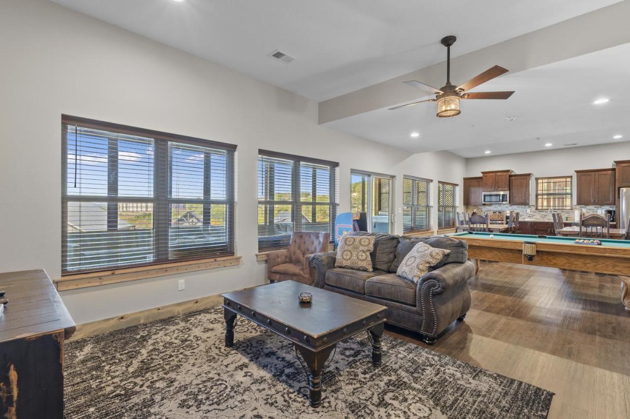 Lodge Lakefront Haven