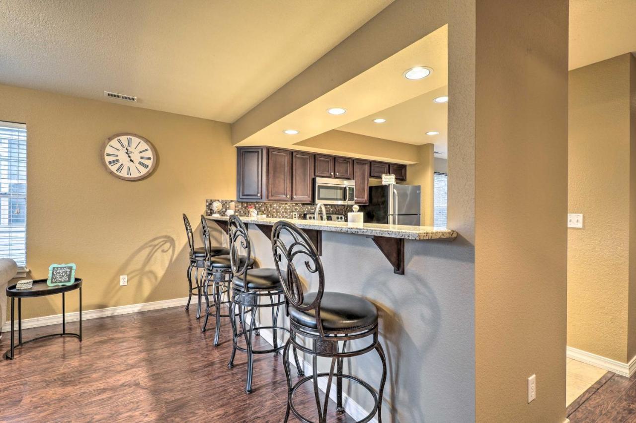 Apartment Serene With Sunroom And Golf Course View