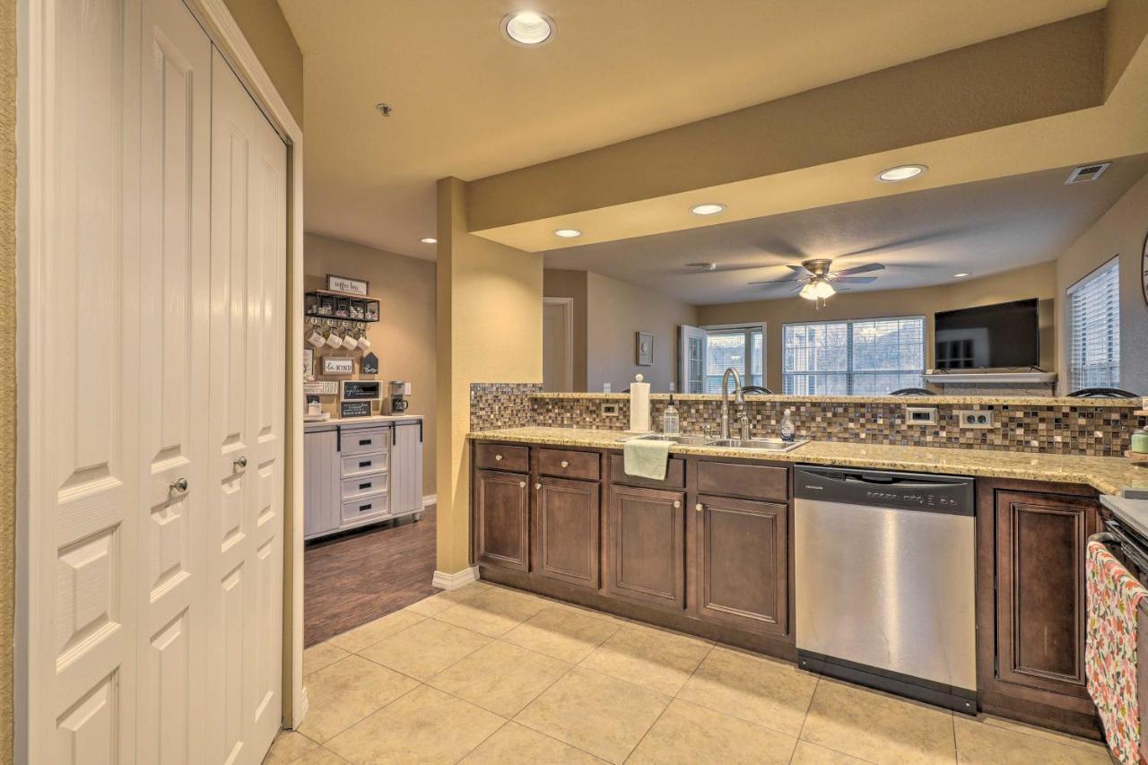 Apartment Serene With Sunroom And Golf Course View