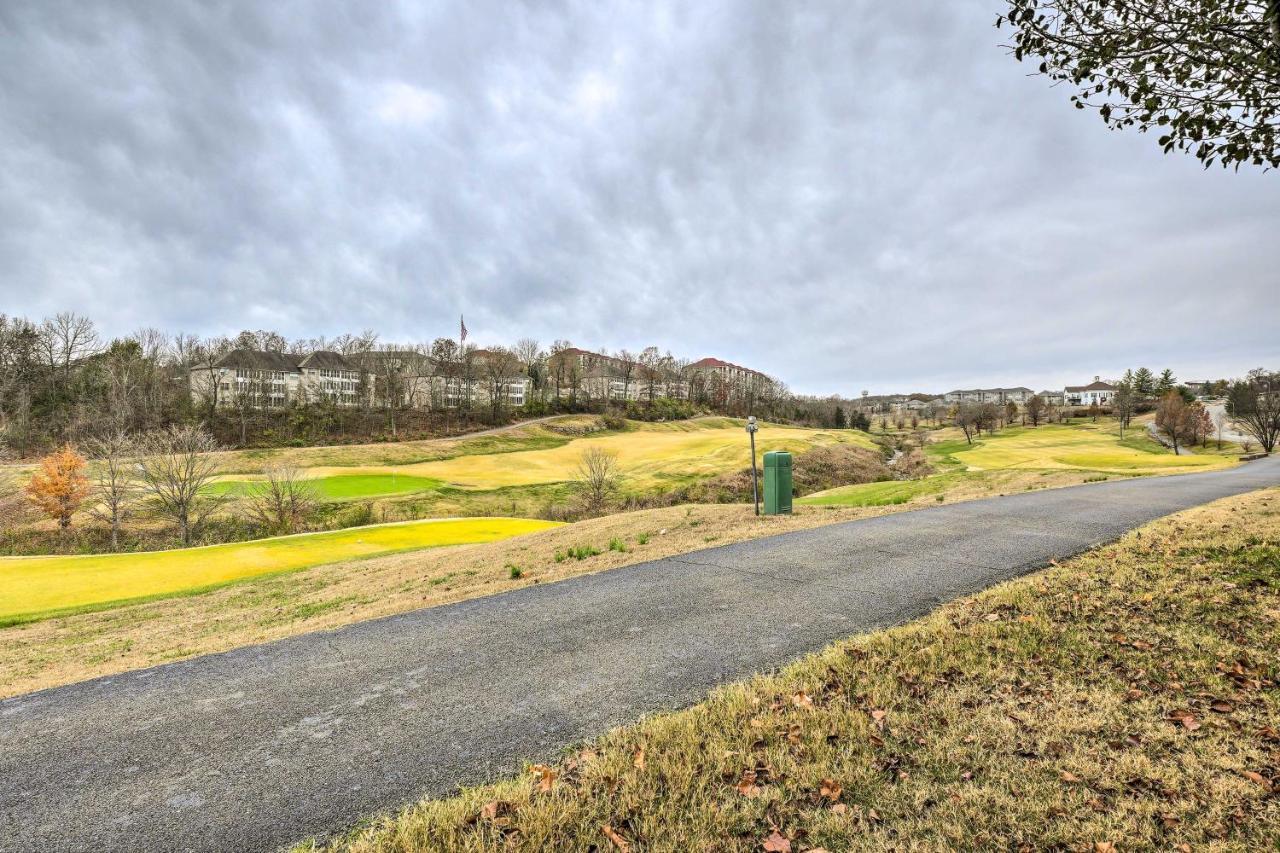 Serene With Sunroom And Golf Course View Branson