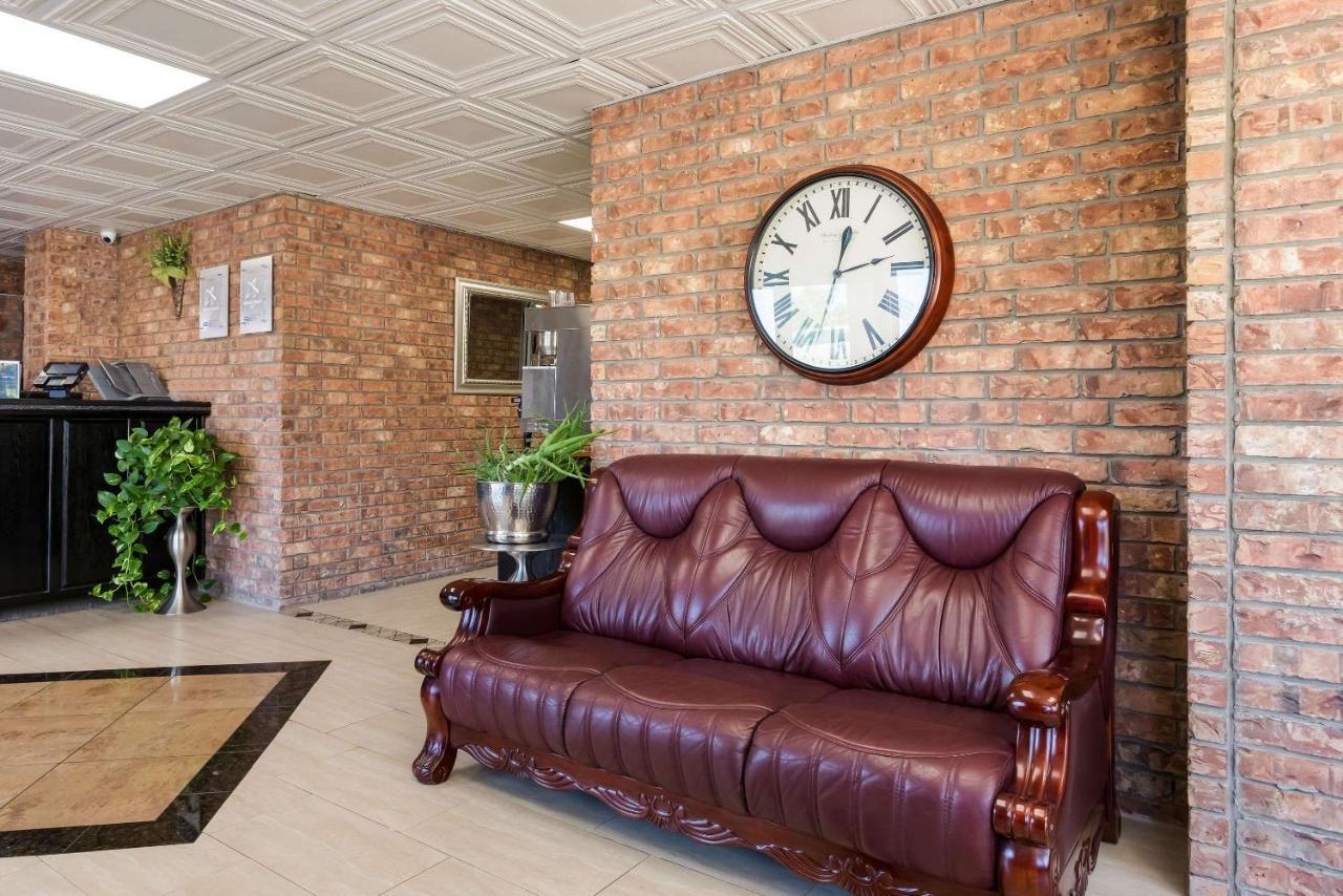 Inn Rodeway Branson, Brick House Branson