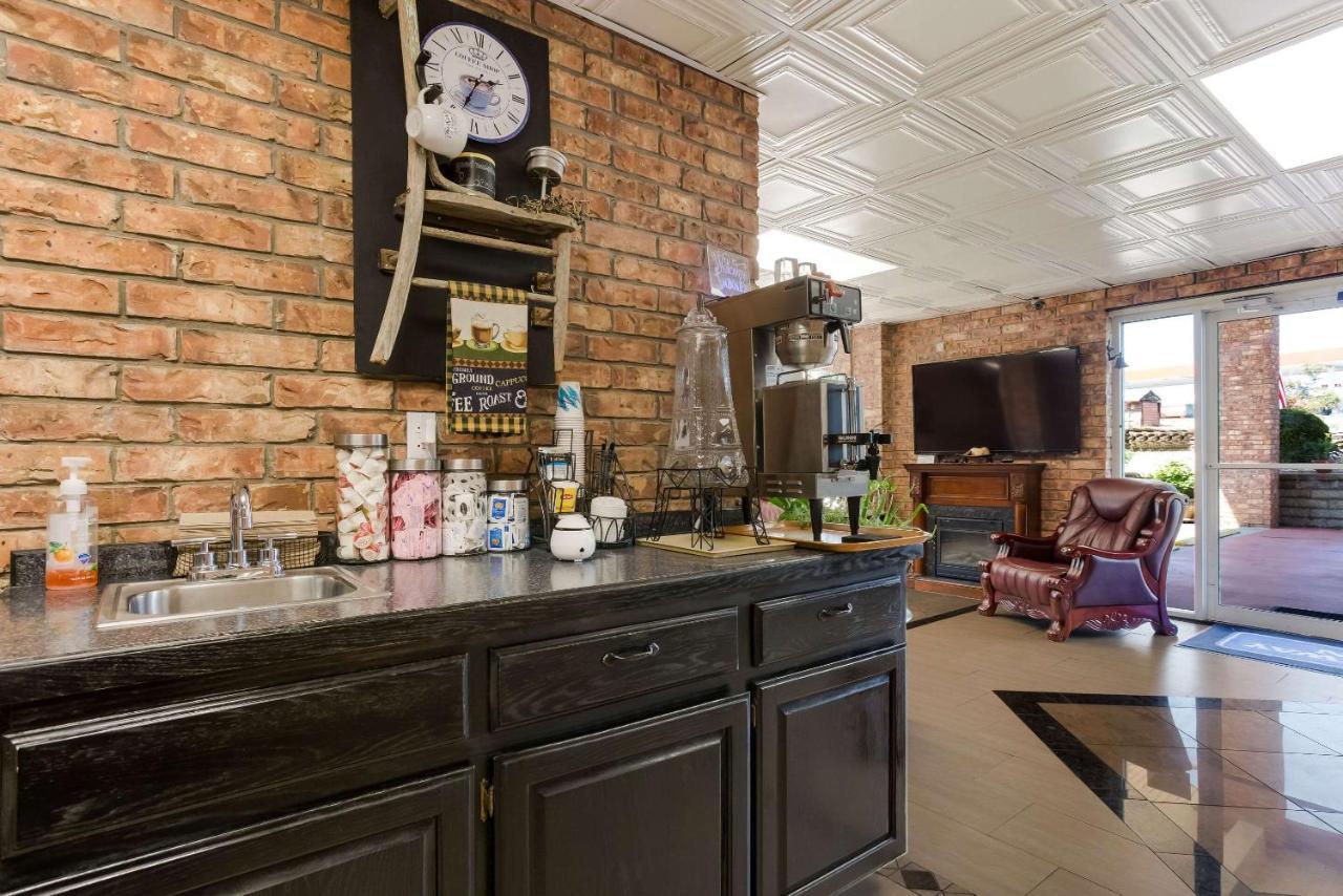 Rodeway Branson, Brick House Inn 3*
