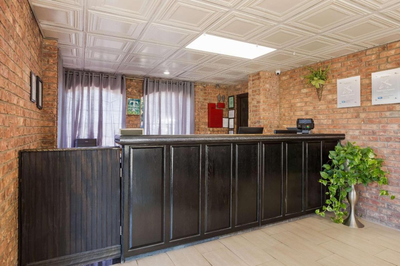 Rodeway Branson, Brick House Branson