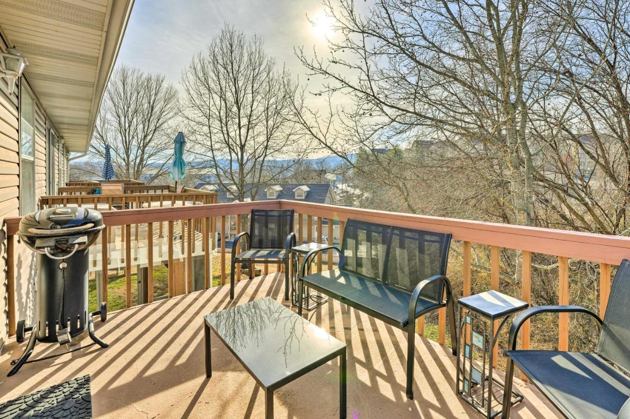 Charming With Balcony And Grill! * Branson