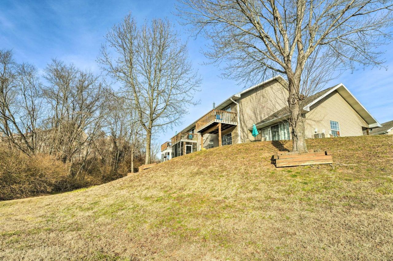 Charming With Balcony And Grill! * Branson