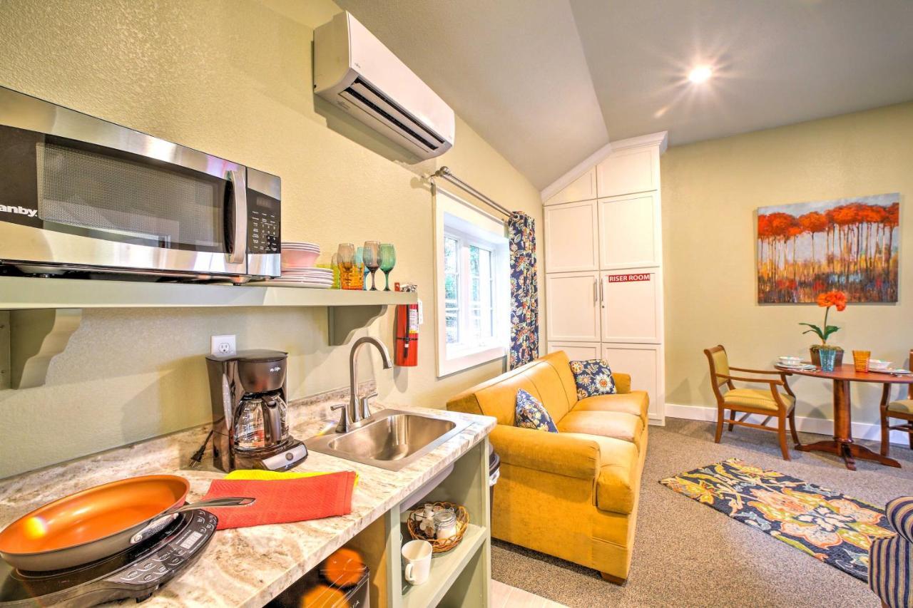 Holiday home Welcoming Downtown With Pool Access!