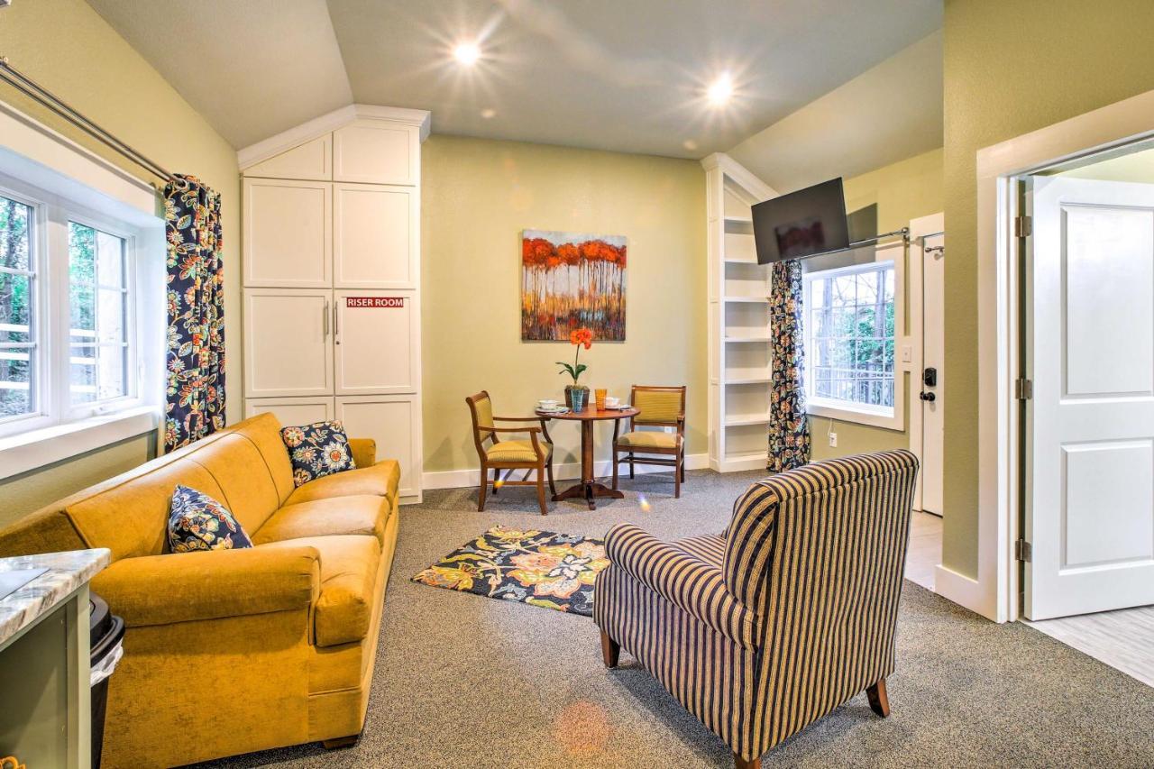Welcoming Downtown With Pool Access! Holiday home Branson