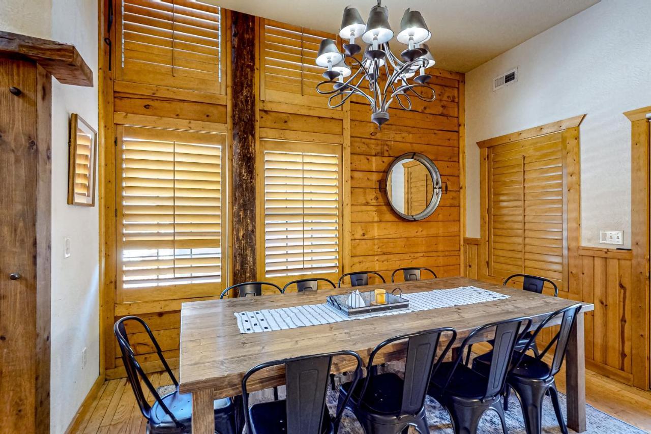 Full Moon Cabin Branson
