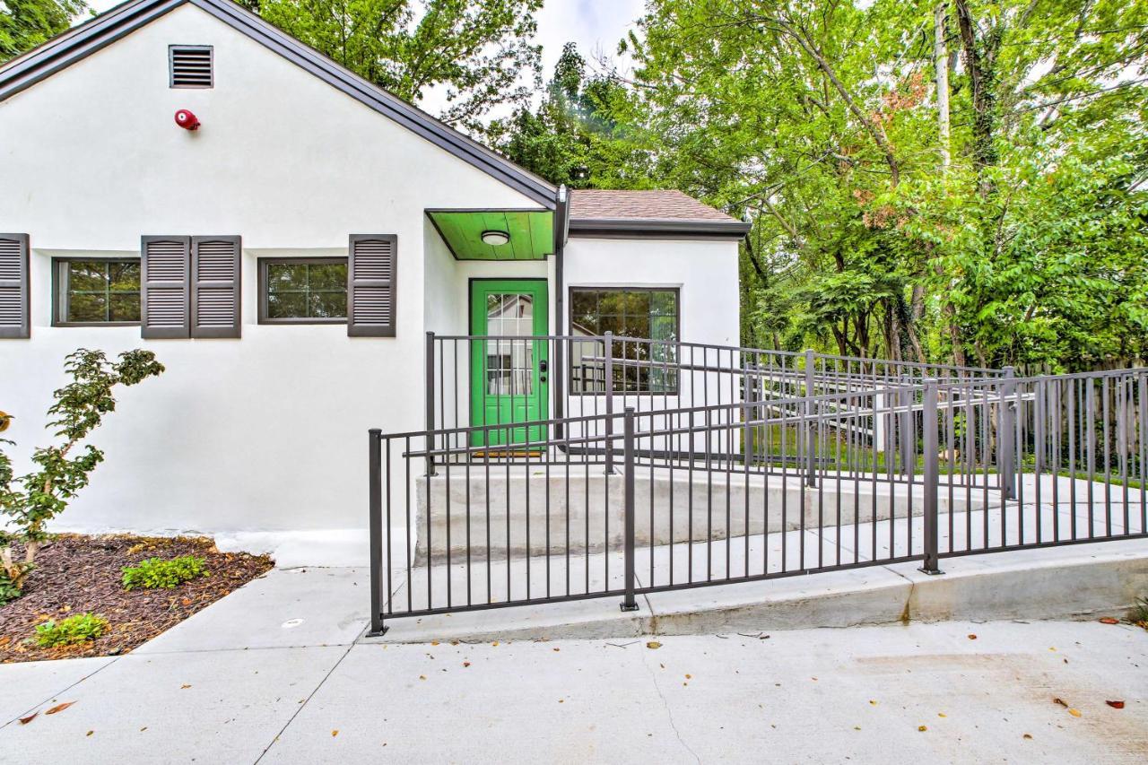 Welcoming Downtown With Pool Access! *