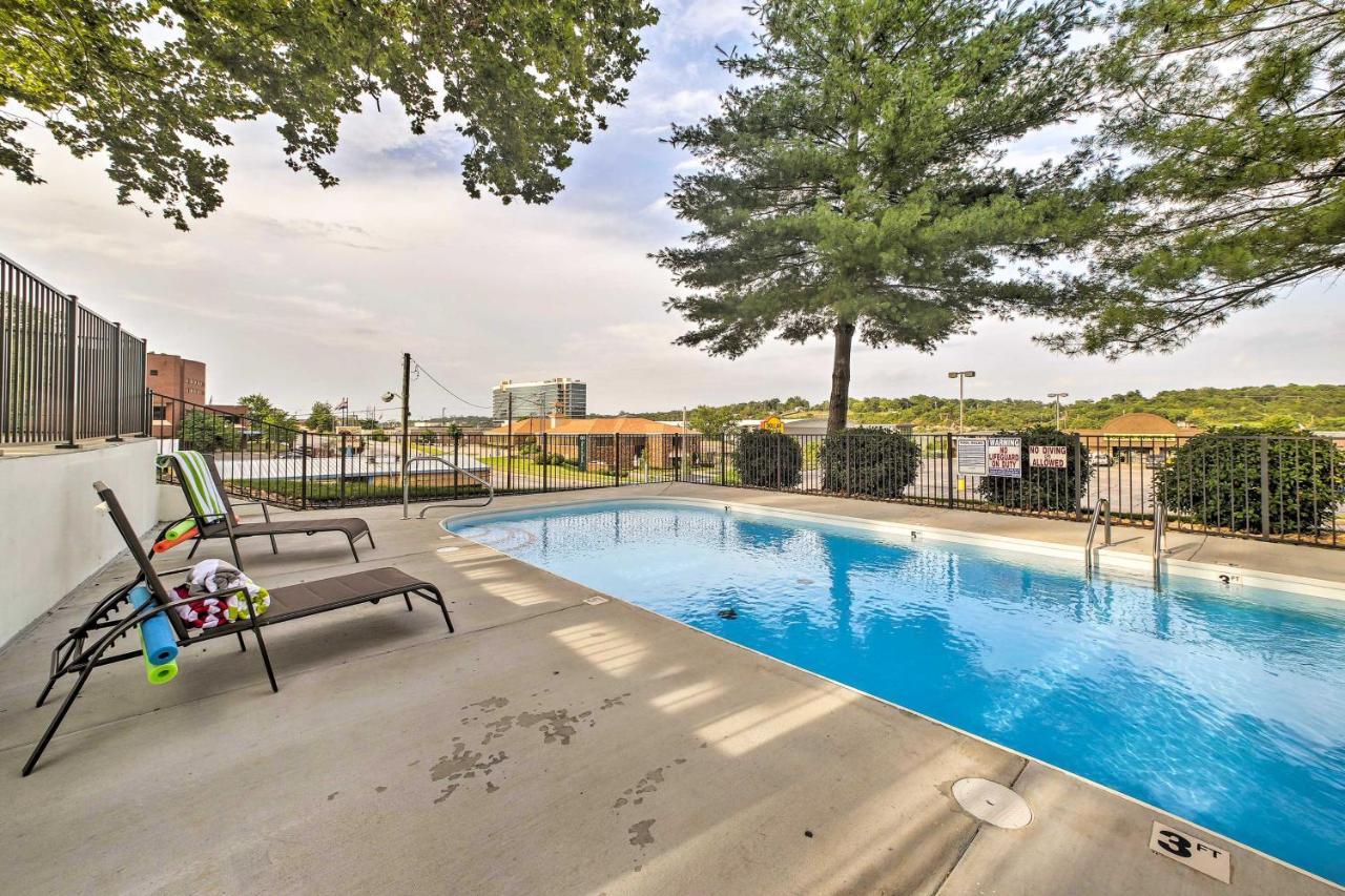 Holiday home Welcoming Downtown With Pool Access! Branson