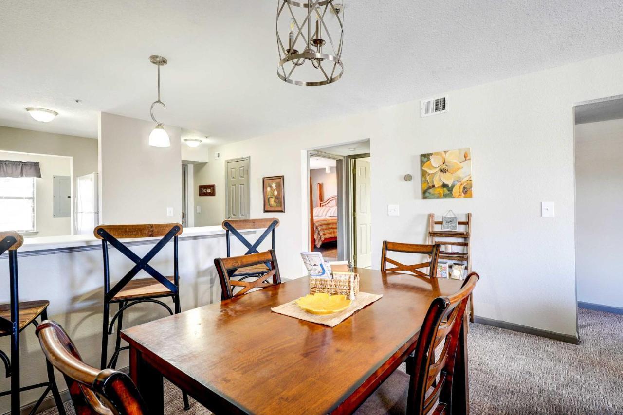 Beautiful With Golf And Pool Access! Branson