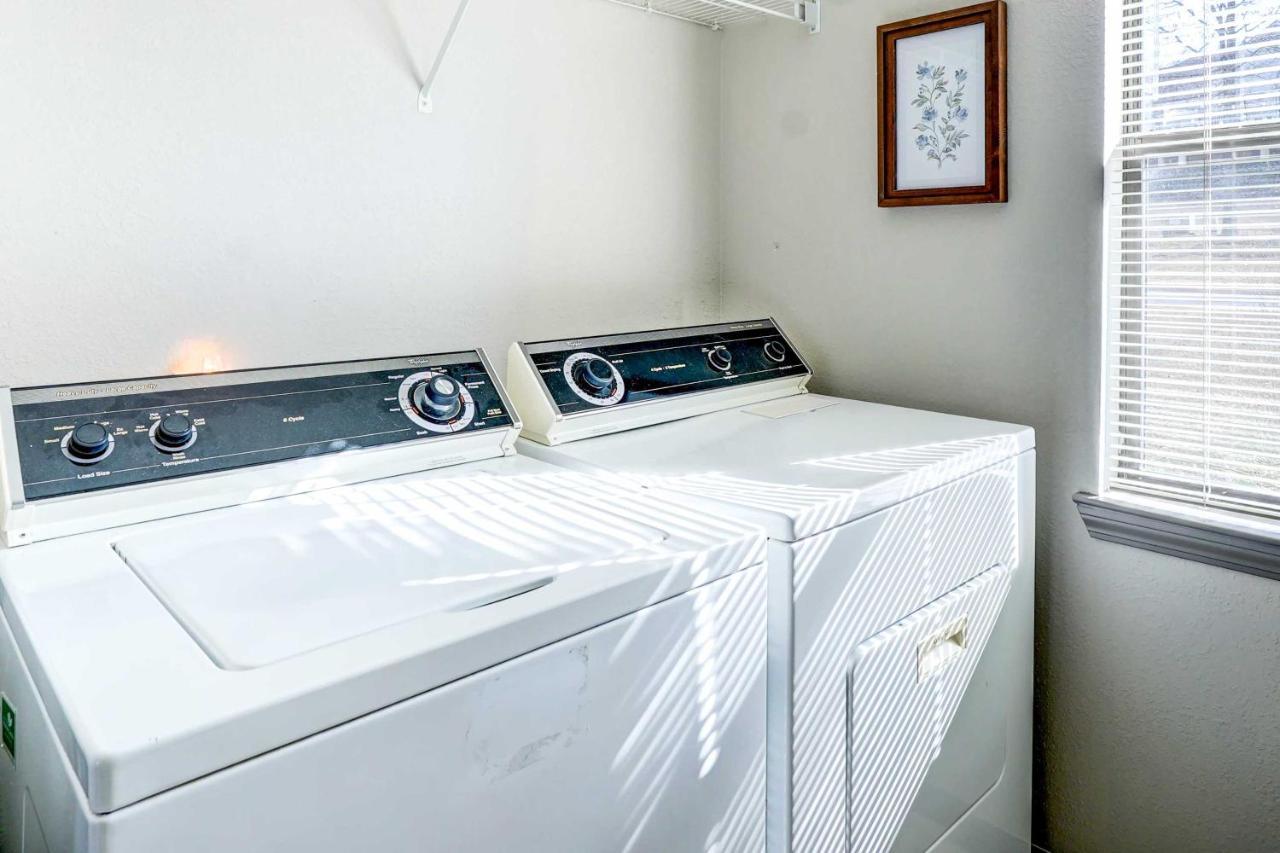 Beautiful With Golf And Pool Access! Apartment Branson