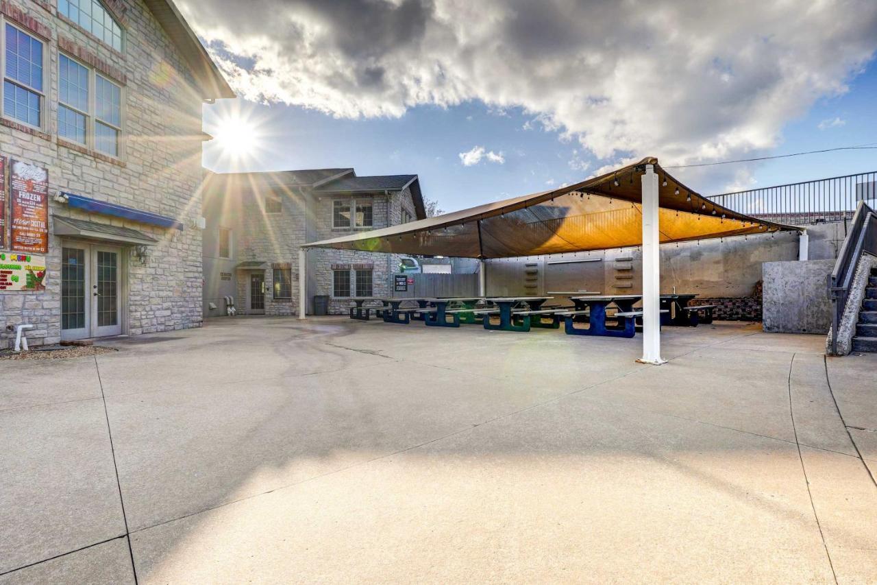 Beautiful With Golf And Pool Access! Apartment Branson