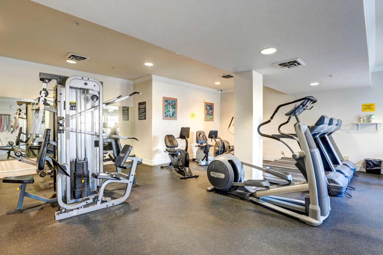 Beautiful With Golf And Pool Access! *