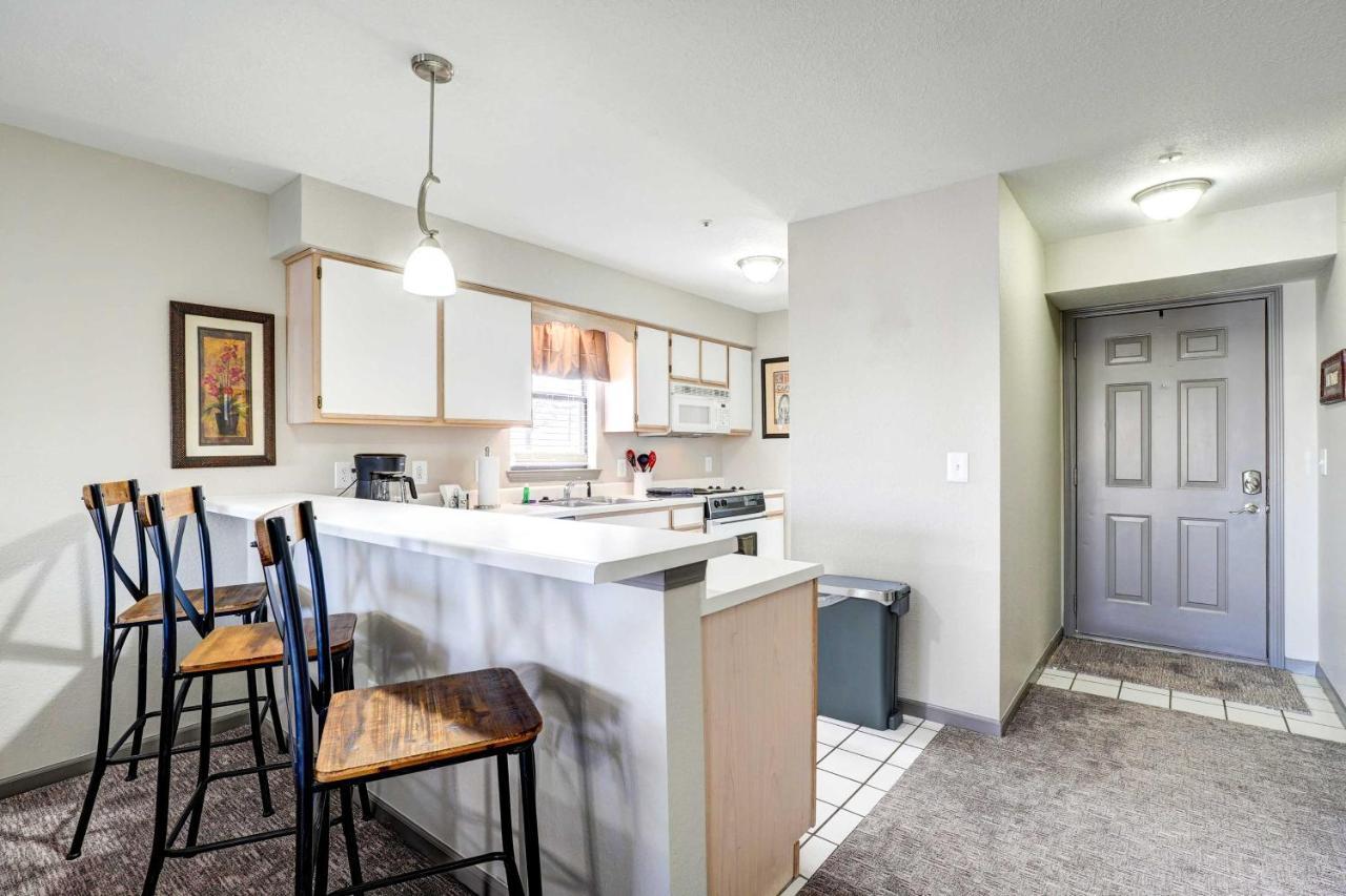Beautiful With Golf And Pool Access! *
