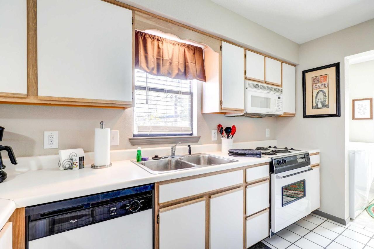 Beautiful With Golf And Pool Access! Apartment *