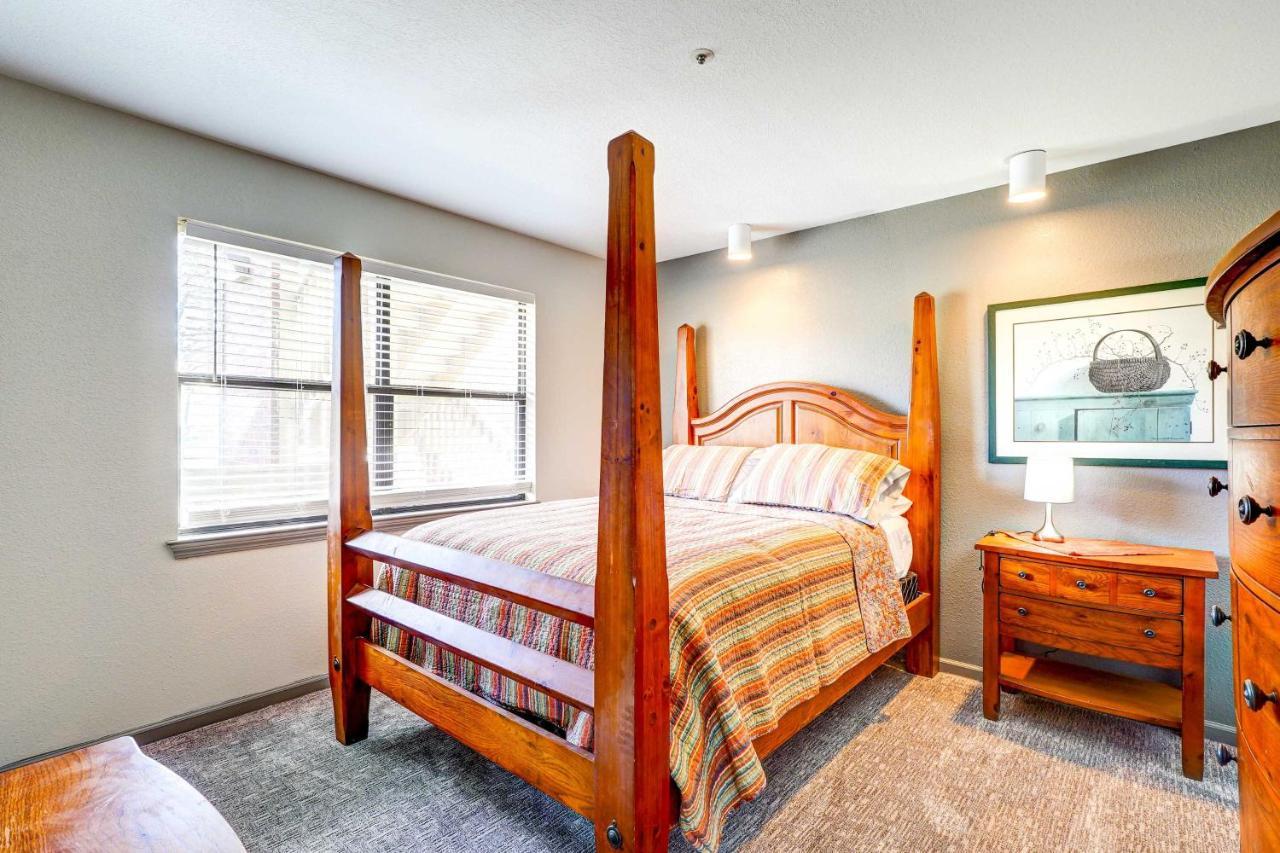 Beautiful With Golf And Pool Access! * Branson