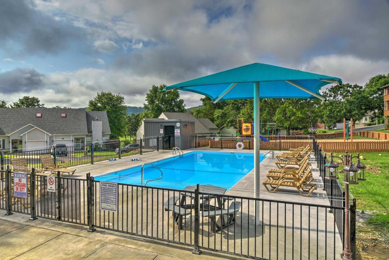 Beautiful With Golf And Pool Access! *