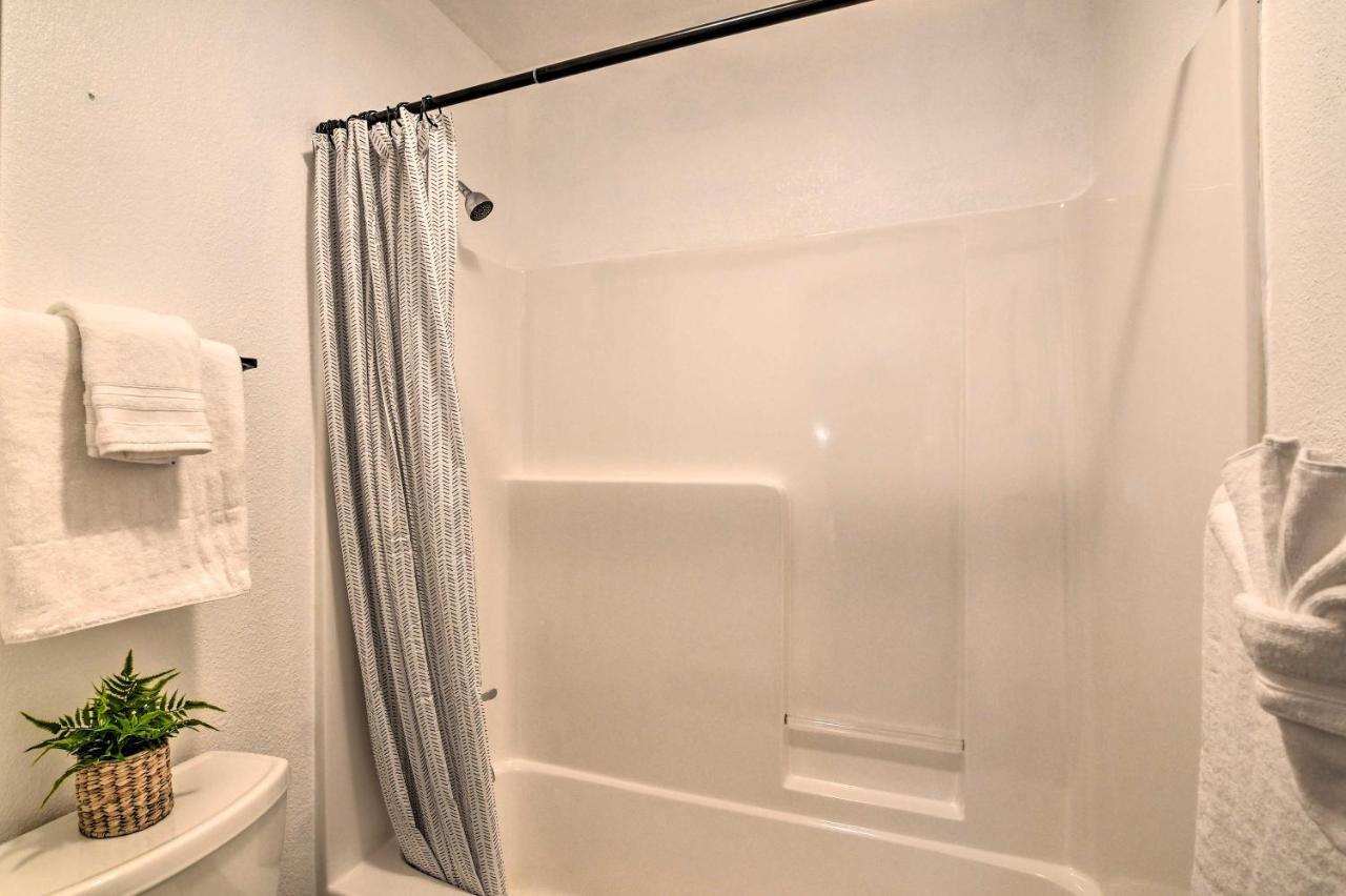 With Pool And Golf Course Views! Apartment