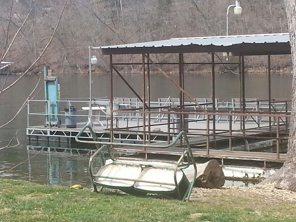 Taneycomo Lakefront