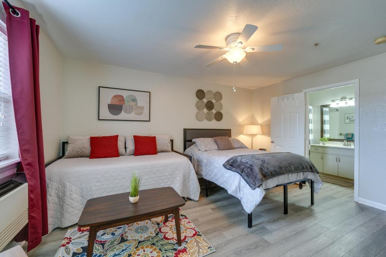 On Fairway Steps From Pools! Branson