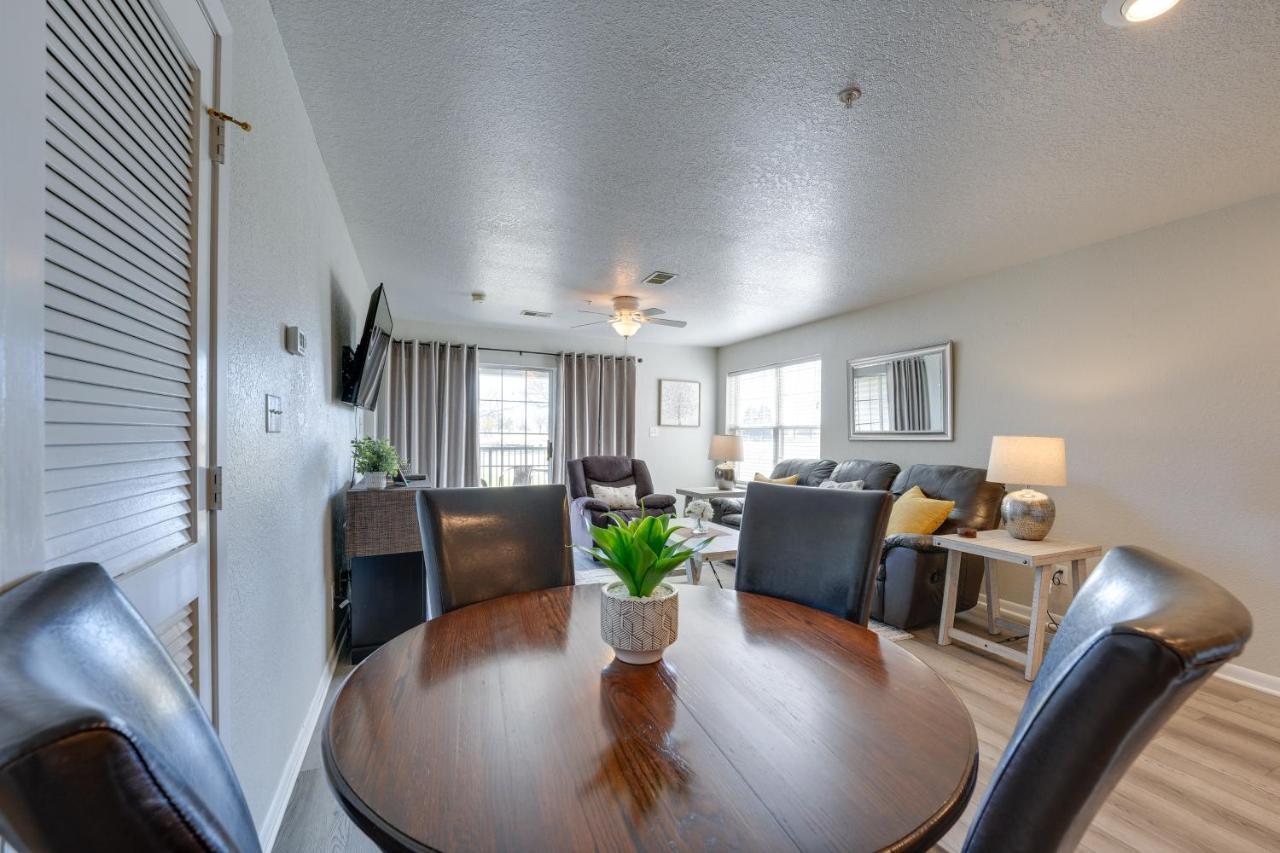 Apartment On Fairway Steps From Pools! *