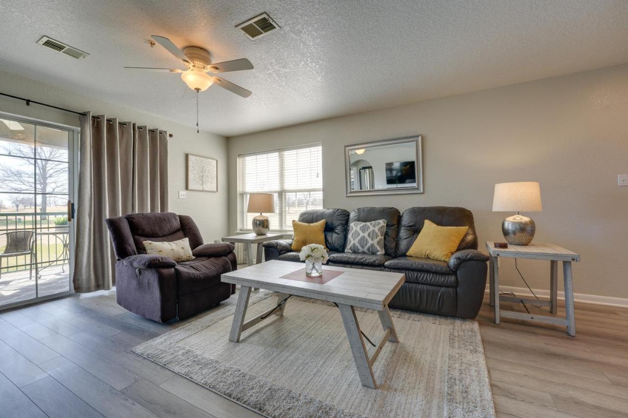 On Fairway Steps From Pools! Apartment *