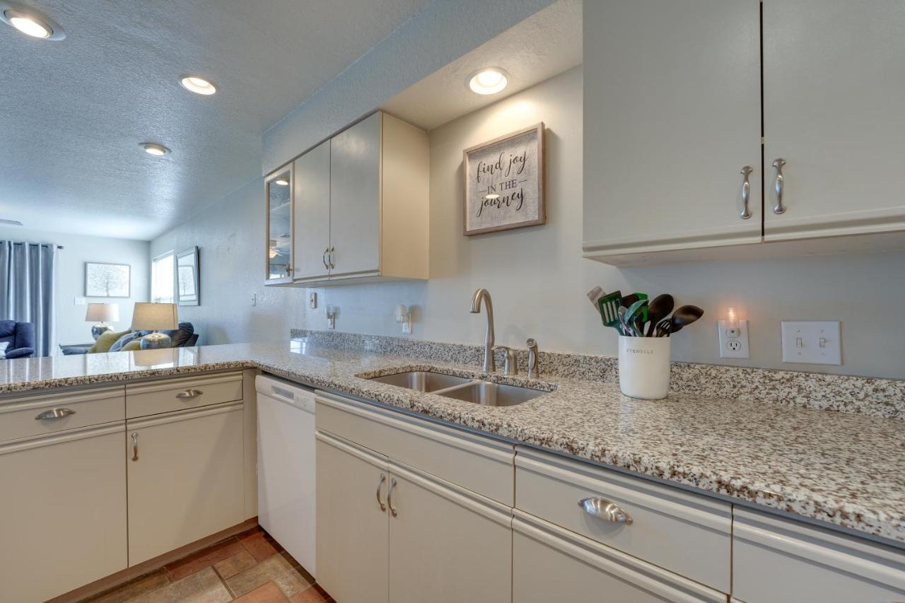 On Fairway Steps From Pools! * Branson