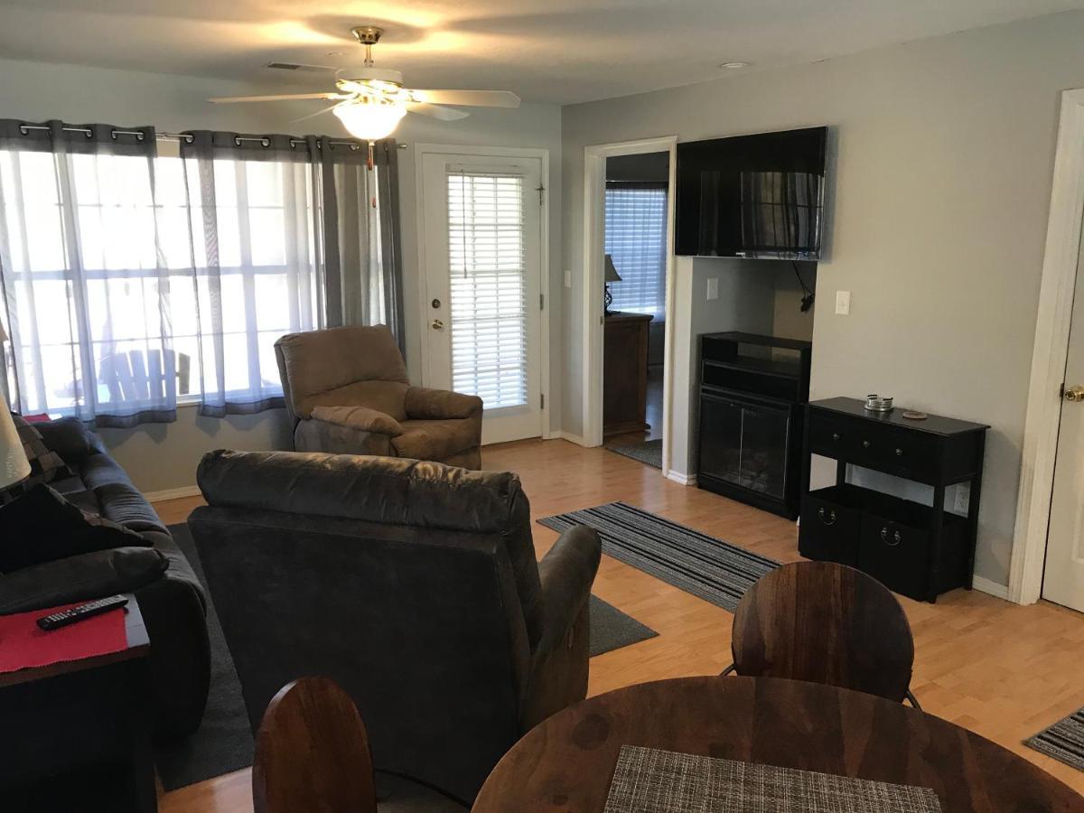 Lakeside On Taneycomo Apartment