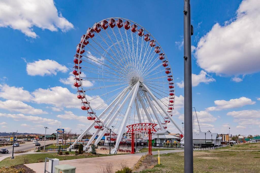 Branson's Newest Gem: View Condo,patio & Pool