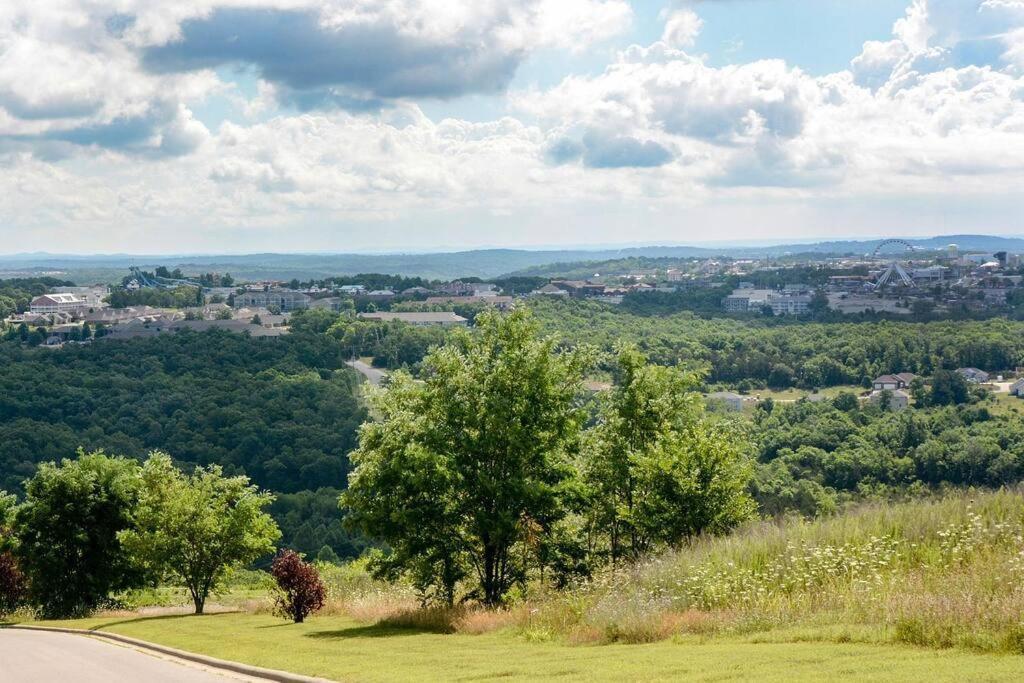 Apartment Branson's Newest Gem: View Condo,patio & Pool