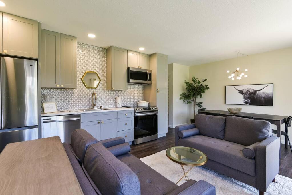 Sparkling Designer 3 Bed By Taneycomo