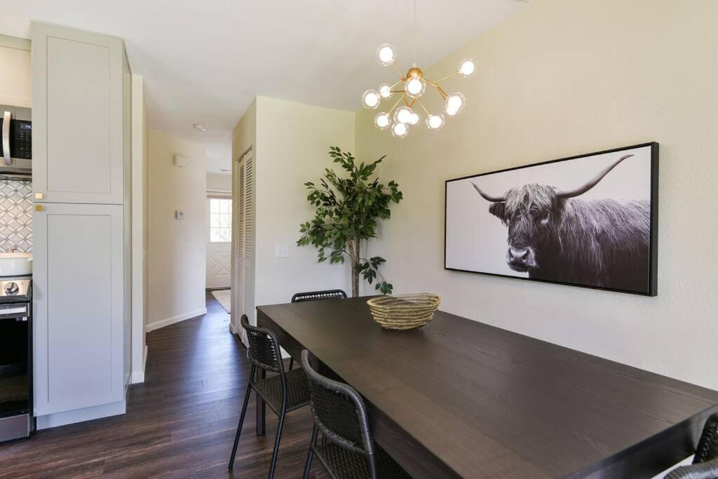 Apartment Sparkling Designer 3 Bed By Taneycomo Branson