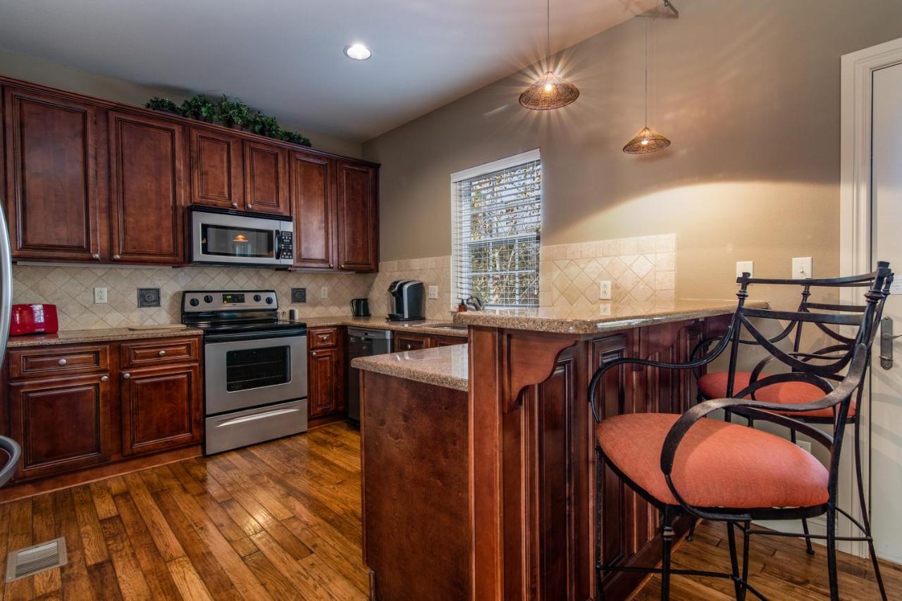 Apartment Two Bedroom In The Heart Of Branson! Branson