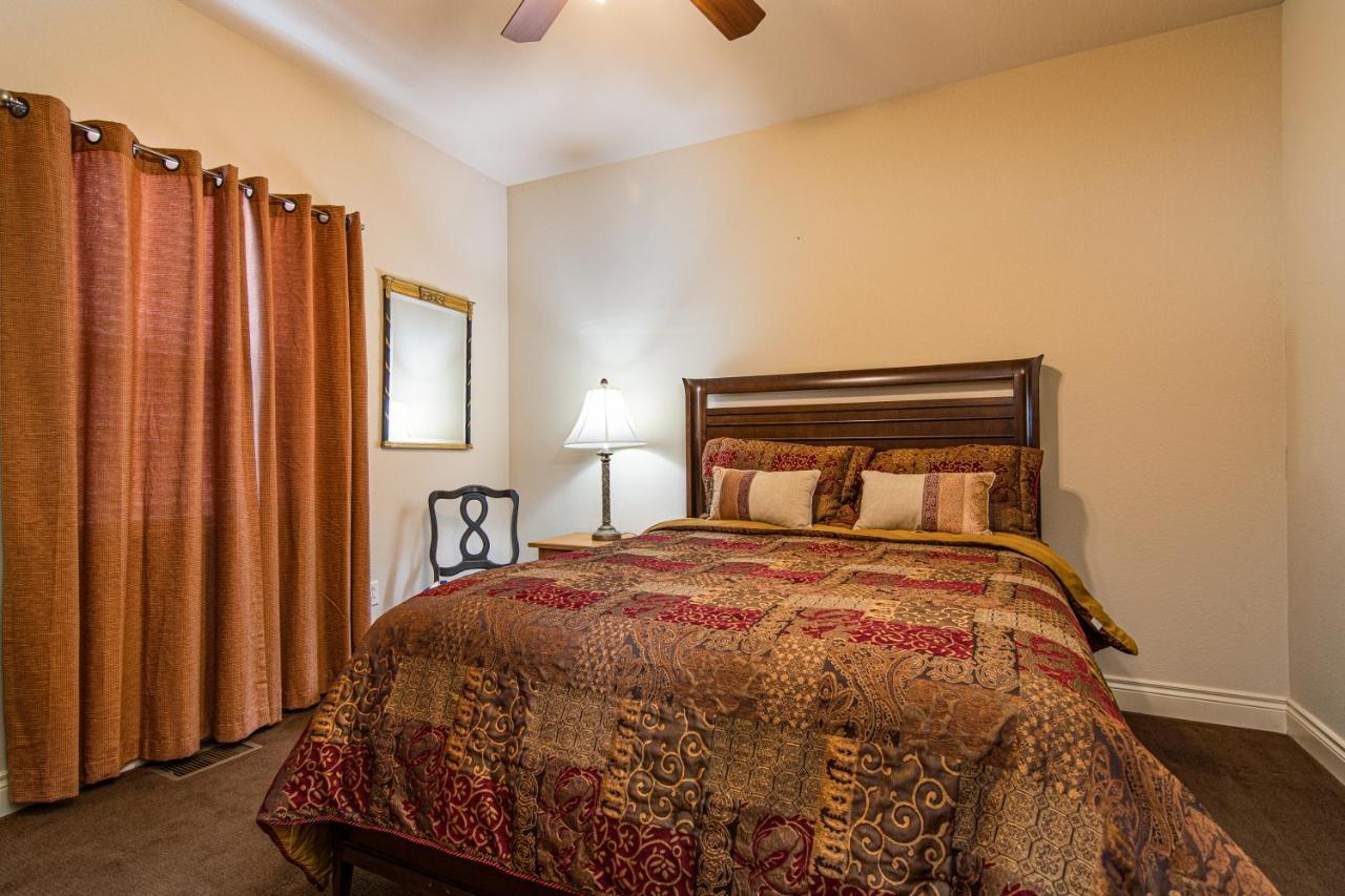 Apartment Two Bedroom In The Heart Of Branson! *