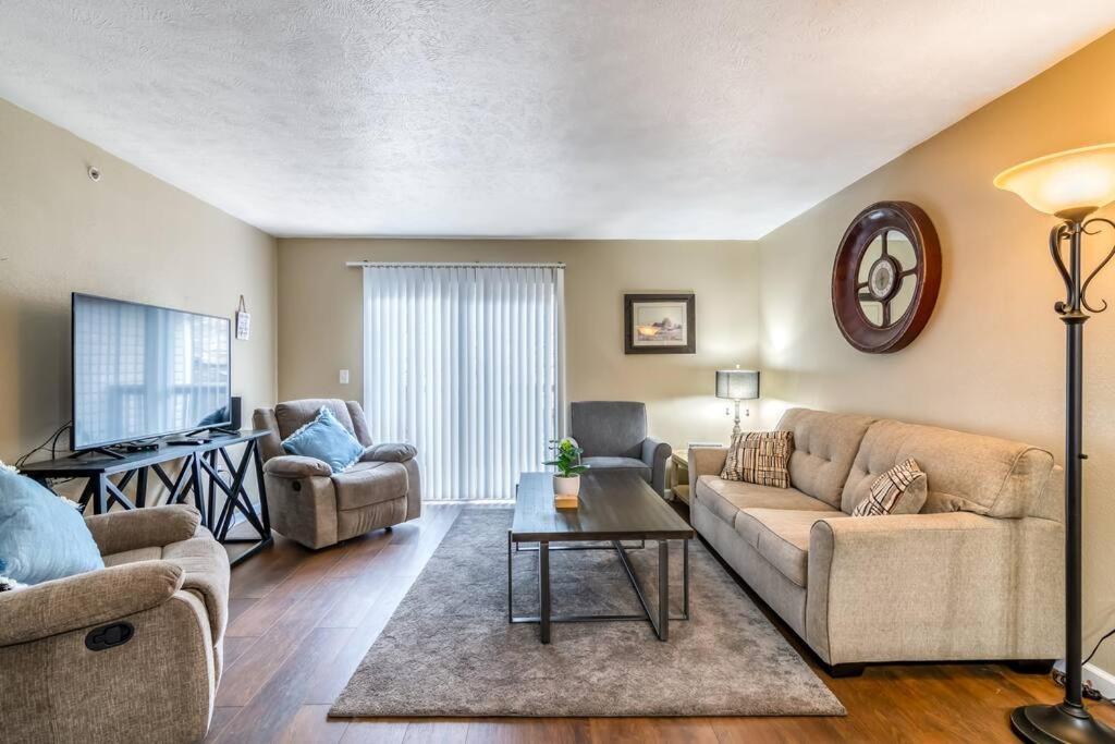 Apartment Cozy 3-bedroom Near