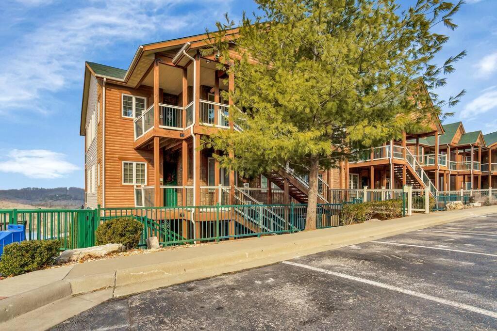 Walk In Two Bed Lakeview At Indian Point Branson