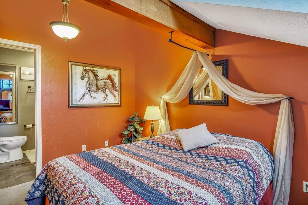Apartment 3 Bedroom Log Close To Everything! Branson
