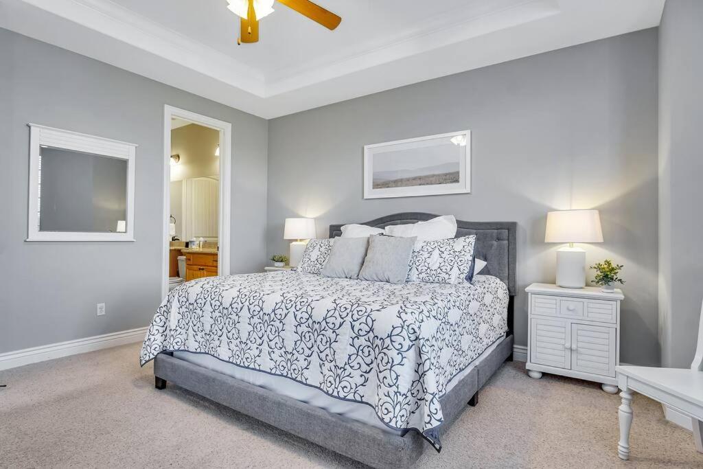 Walk In Two Bed Lakeview At Indian Point Apartment